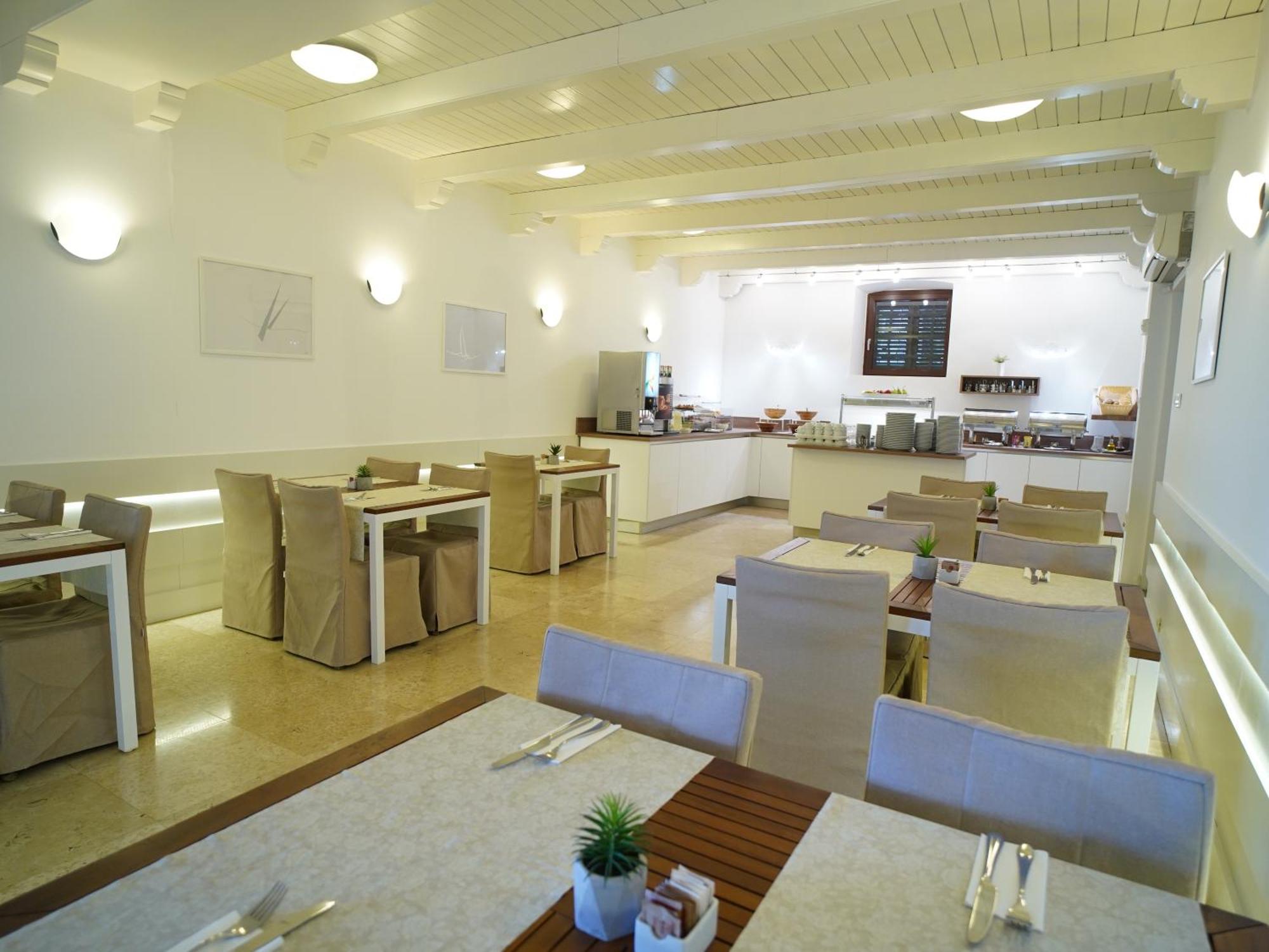 Hotel Vista Върсар Екстериор снимка