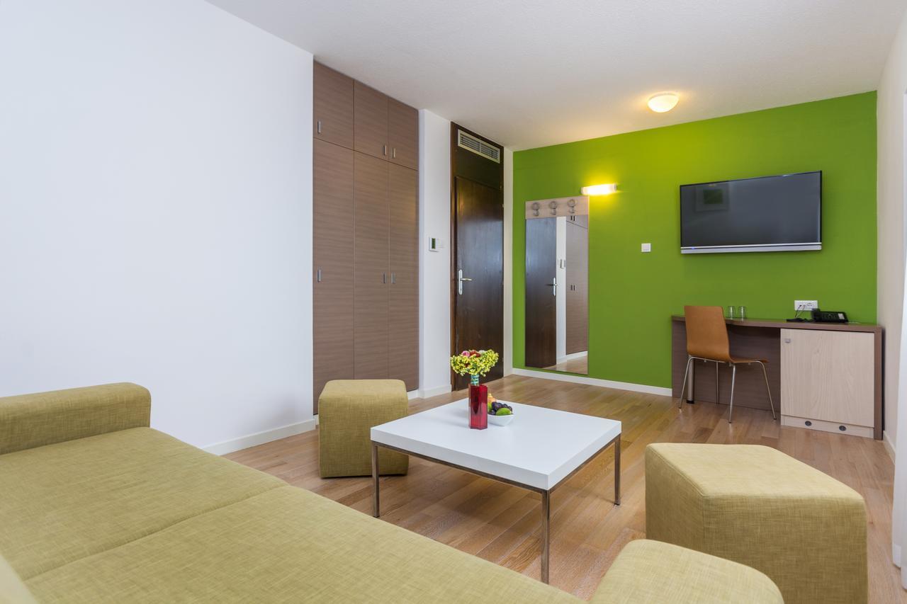 Hotel Vista Върсар Екстериор снимка